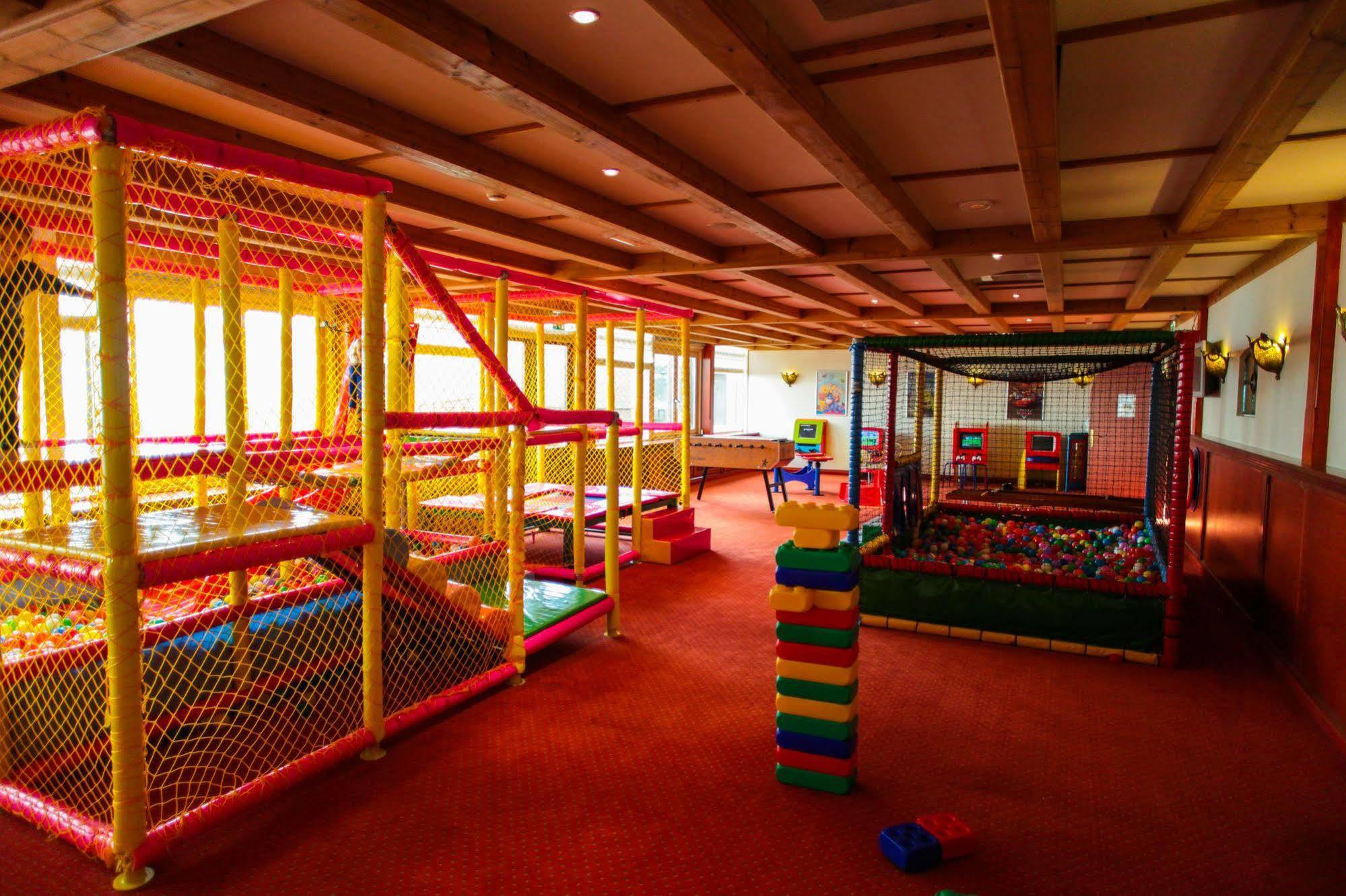 Amicitia Hotel สเนก ภายนอก รูปภาพ